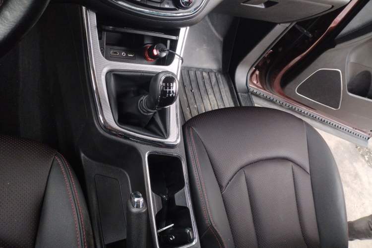 Used Baojun 560 2016 1.8L Manual Luxury Edition Gear Lever