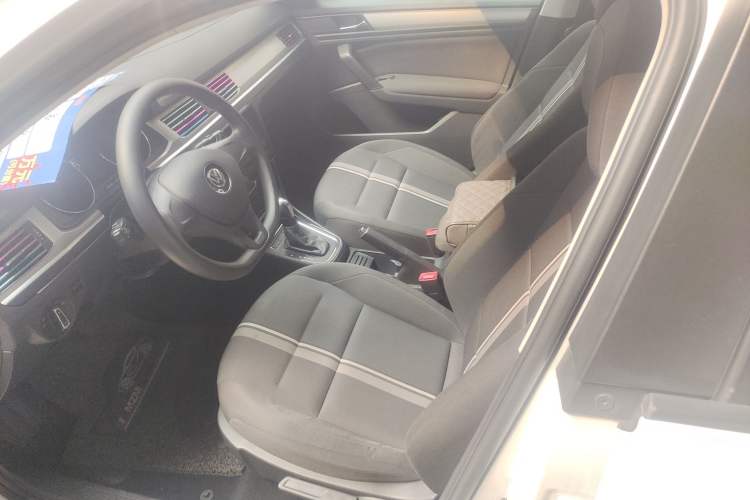 Used Volkswagen C-TREK 2018 1.5L Automatic Fashion Model