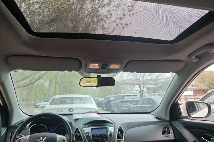 Used Hyundai ix35 2012 2.0L Automatic Two-Wheel Drive Elite Edition GLS Headliner