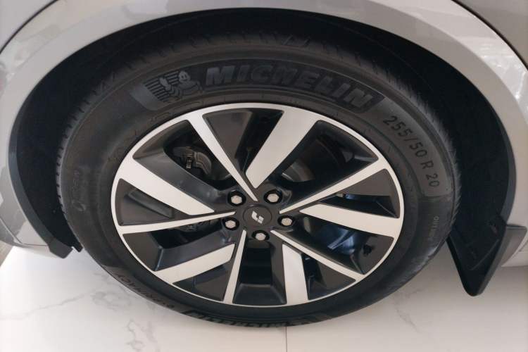 Used Li Auto L8 2023 Pro Model
