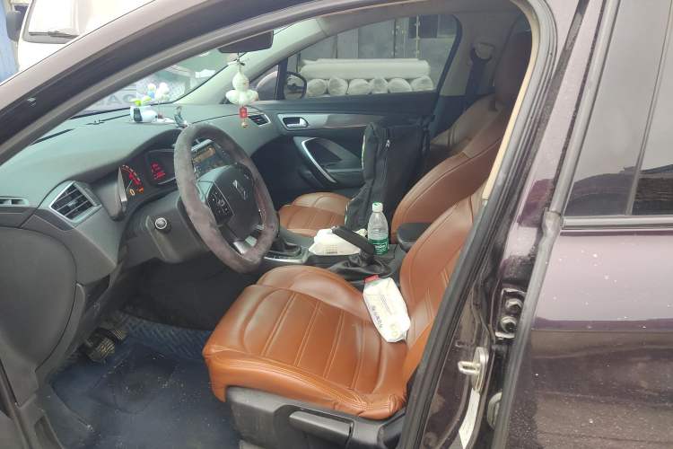 Used DS 5LS 2014 1.8L automatic Comfort version VTi140