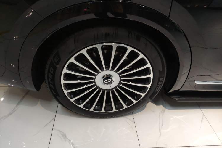 Used Hima AITO M8 2025 Extended-Range Ultra Version 53.4 kWh 6-Seater Edition
