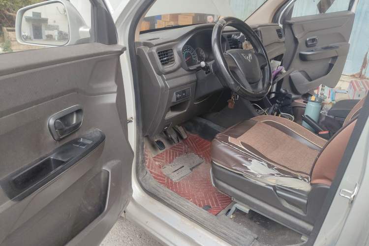 Used Wuling Hongguang V 2019 1.5L Enjoyment Version China VI LAR