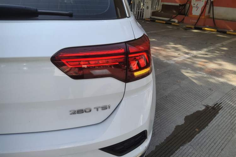 Used Volkswagen T-ROC 2022 280TSI DSG Two-Wheel Drive Elite PLUS
