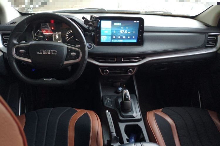 Used JMC Yuhu 7 2023 2.0T Automatic Diesel 4x4 Comfort Plus Long Wheelbase Center Console