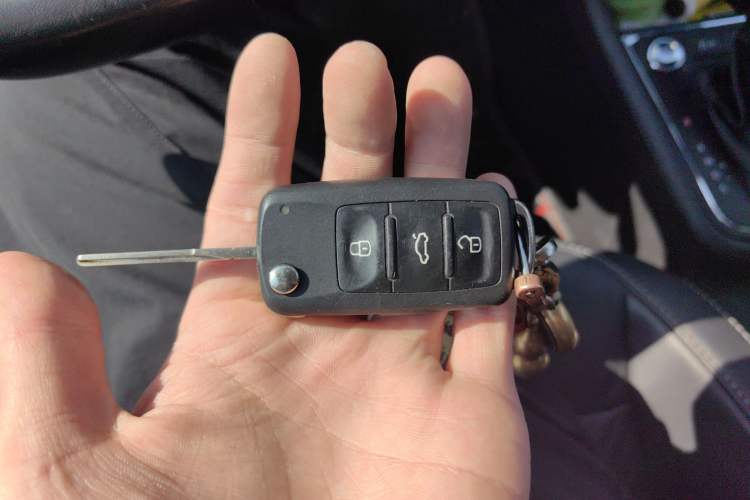 Used Volkswagen Lavida 2015 1.6L Automatic Comfort Edition
