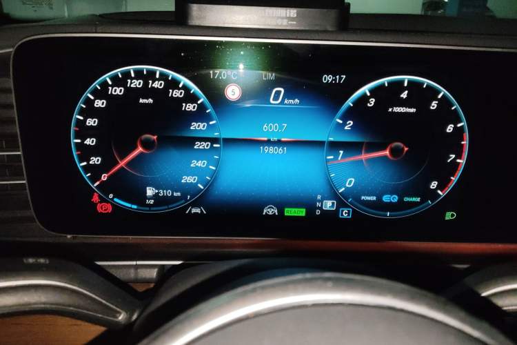 Used Mercedes-Benz GLS 2020 GLS 450 4MATIC Luxury Model Odometer Close Up