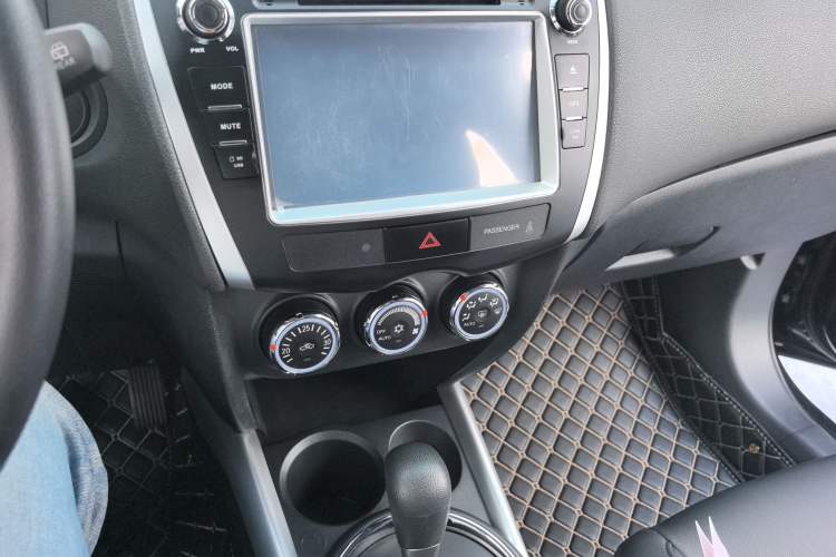 Used Mitsubishi ASX 2013 2.0L CVT Two-Wheel Drive Elite Edition Audio And AC Panel