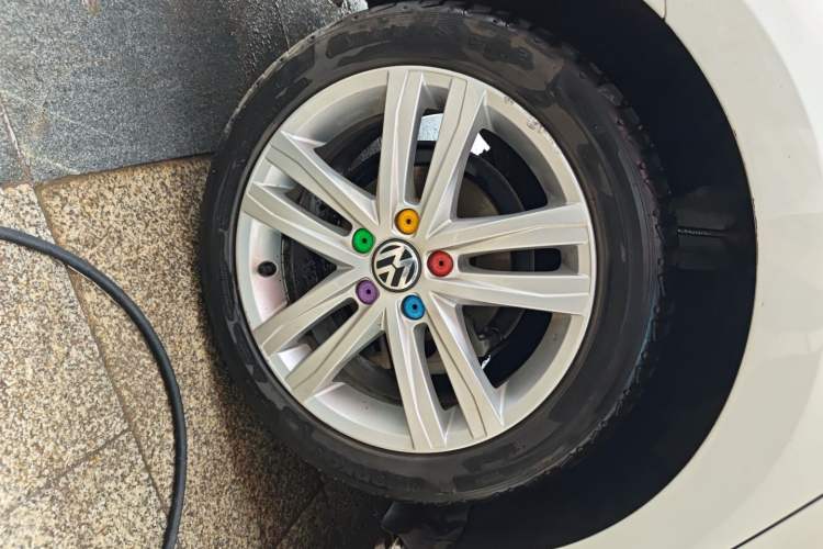 Used Volkswagen Sagitar 2018 280TSI DSG Ignite Edition Right Rear Wheel Hub