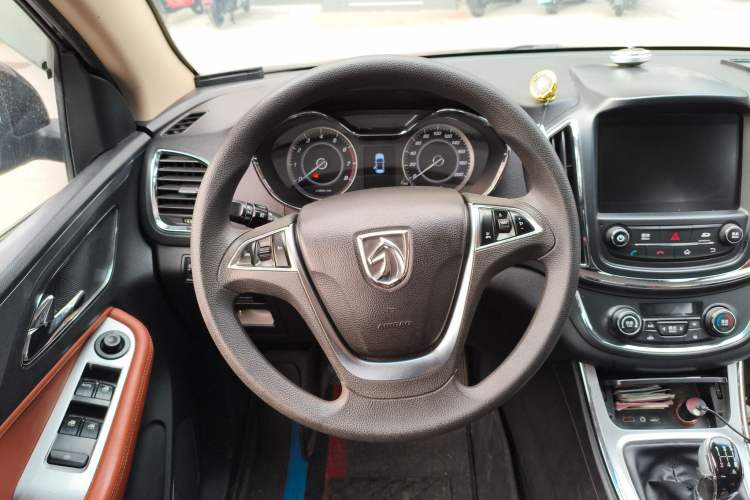 Used Baojun 560 2015 1.8L Manual Elite Edition
