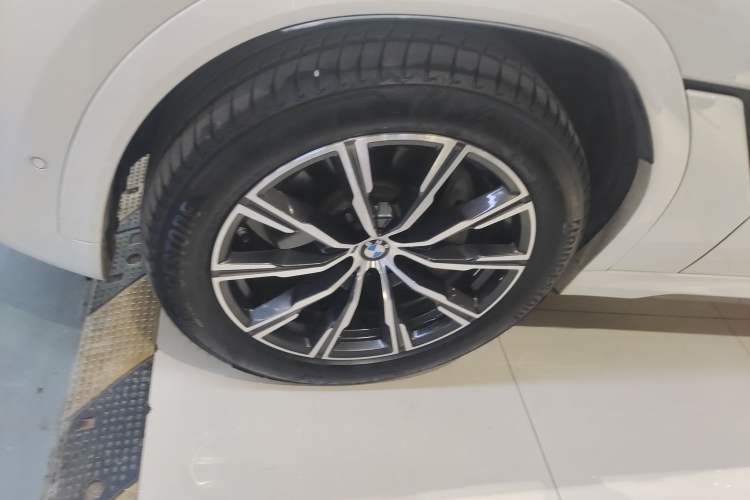 Used BMW X6 2020 xDrive40i M Sport Package Left Front Wheel Hub