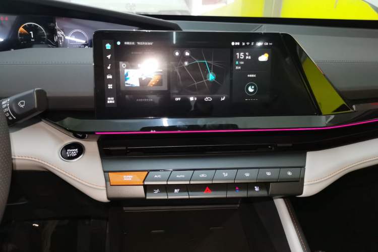 Used CHANGAN UNI-V iDD 2024 Blue Whale Smart Electric iDD 136km ZhiKu Model