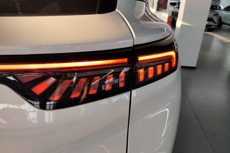 Used Chery New Energy eQ7 2023 512km Pro Exterior 3