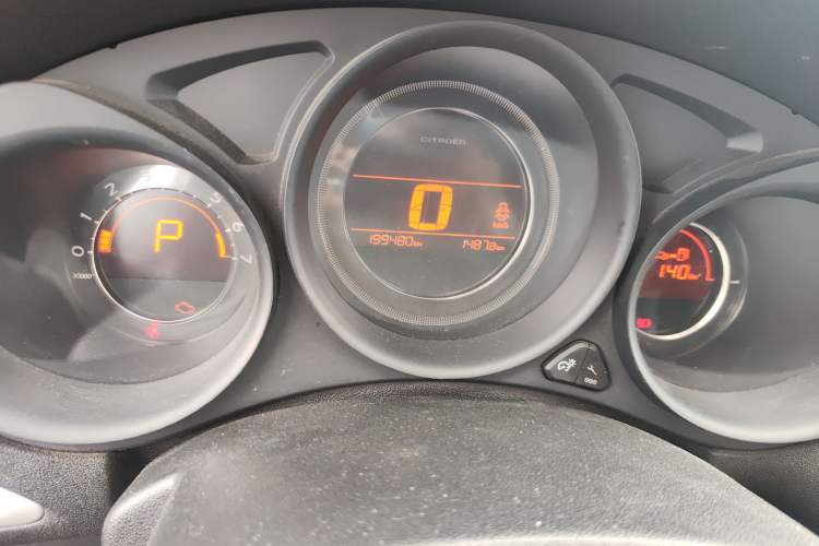 Used Citroen C4L 2014 1.8L Intelligent Drive Automatic Enjoyment Model Odometer Close Up