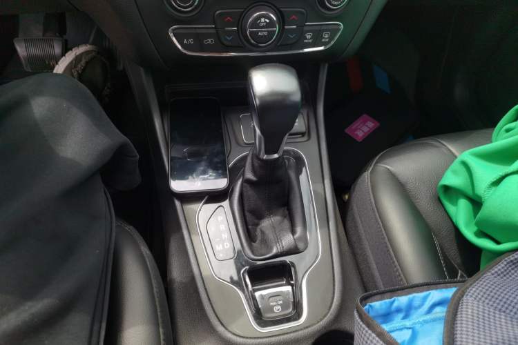 Used Jeep Cherokee 2019 2.0T Two-Wheel Drive Smart Enjoyment Version China V
