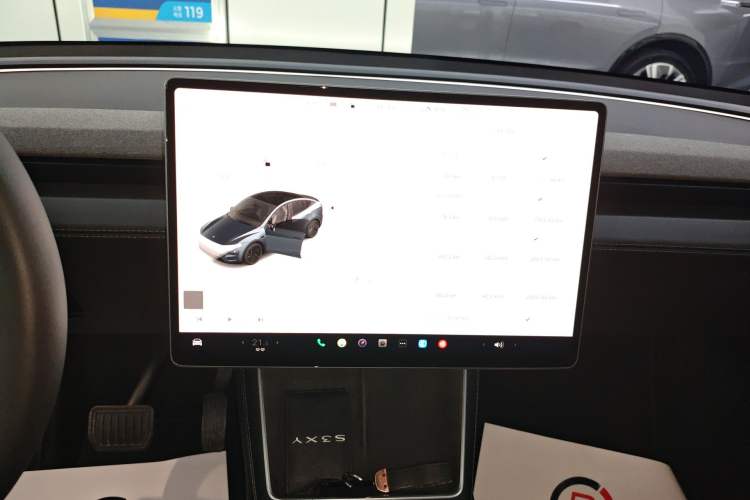 Used Tesla Model Y 2025 Long-Range All-Wheel-Drive Version
