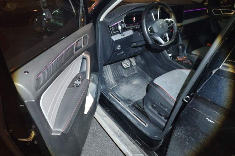 Used Volkswagen Tiguan L 2023 330TSI Automatic Two-Wheel Drive R-Line Flagship Edition