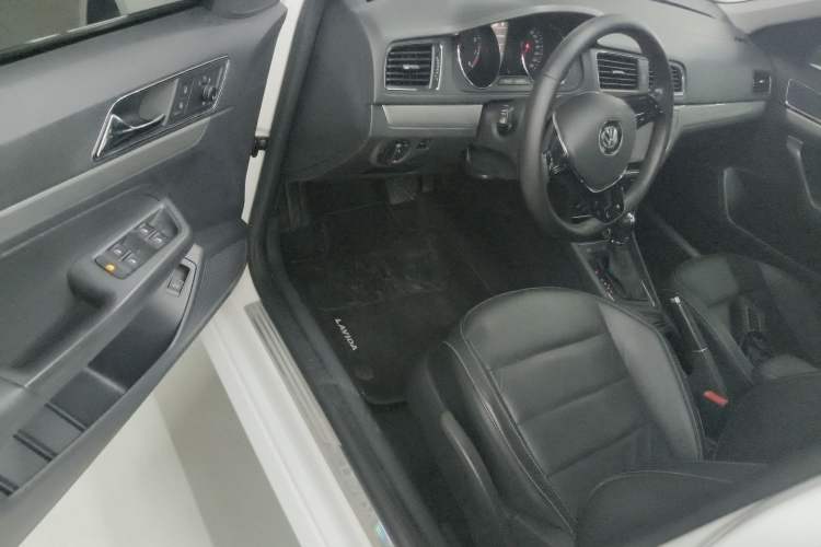 Used Volkswagen Lavida 2015 1.6L Automatic Comfort Edition Driver Seat