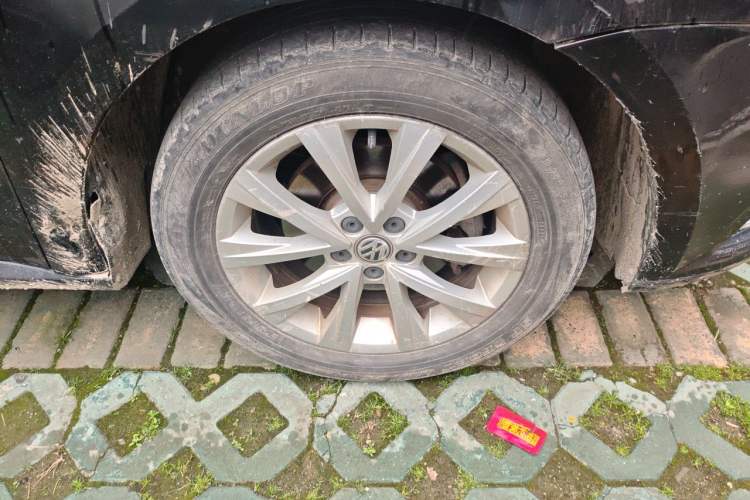 Used Volkswagen Lavida 2015 1.6L Manual Comfort Edition Right Front Wheel Hub