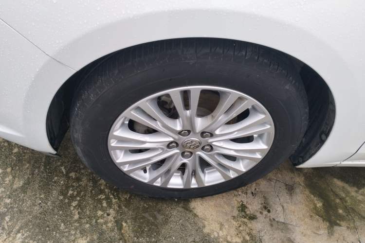 Used Buick GT 2016 15N Automatic Luxury Edition Left Front Wheel Hub