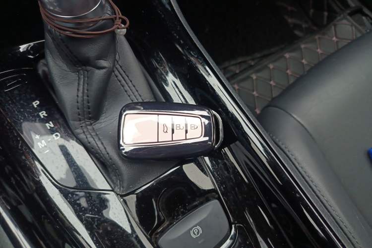 Used Toyota IZOA 2018 2.0L Yichi Edition China V Standard