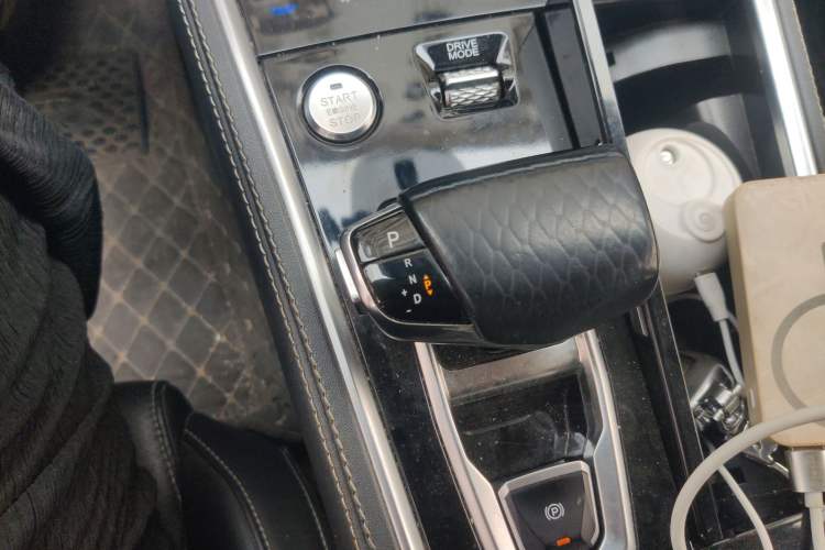 Used CHANGAN CS85 COUPE 2019 1.5T DCT Dynamic Version China VI Standard Gear Lever