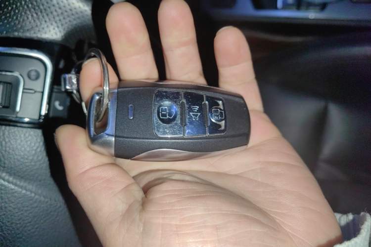 Used Haval H6 Coupe 2017 Blue Label 2.0T Automatic Two-Wheel Drive Urban Model Interior 1