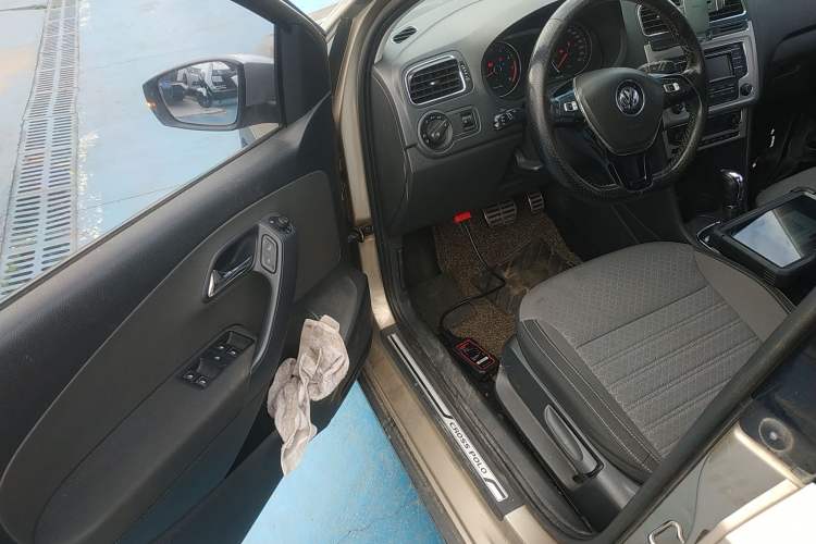 Used Volkswagen Polo 2014 1.6L Cross Polo Automatic Driver Seat