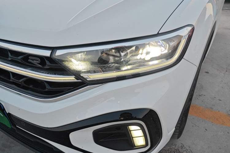 Used Volkswagen T-ROC 2025 300TSI DSG Two-Wheel Drive Chen Guang Edition Left Front Headlight