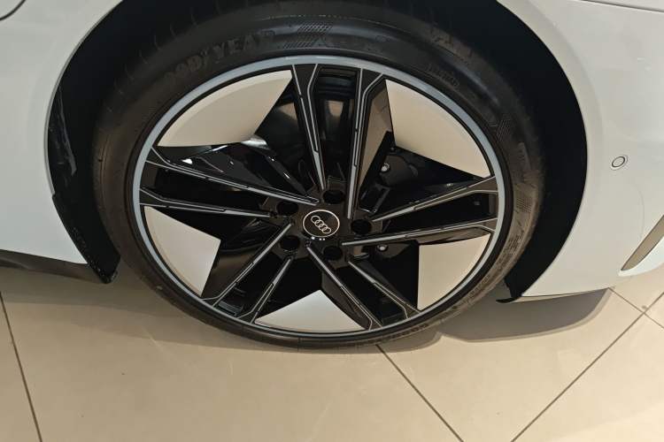 Used Audi e-tron GT 2023 Basic Model Right Front Wheel Hub