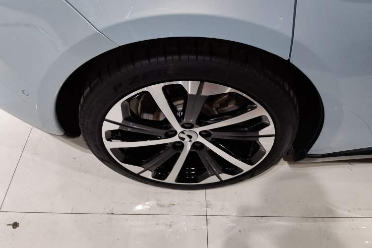 Used Nio ET5 2022 75 kWh Right Rear Wheel Hub