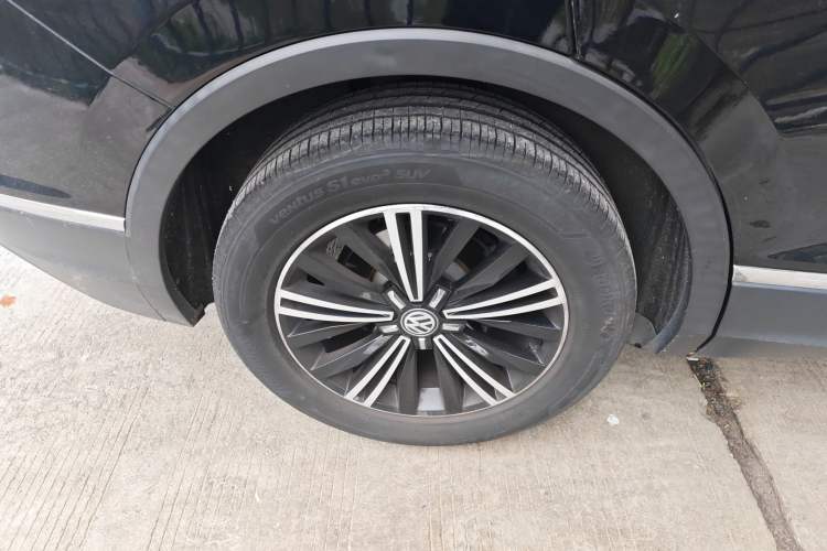 Used Volkswagen Tiguan L 2019 Updated Version 330TSI Automatic Two-Wheel Drive Panoramic Comfort Edition China VI Standard