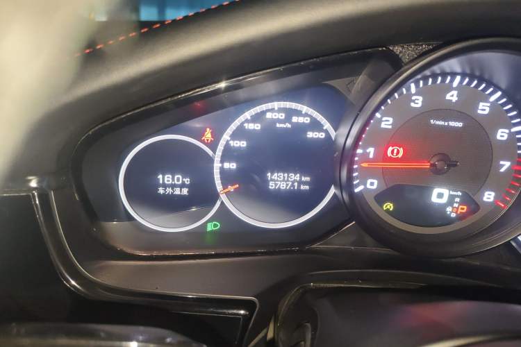 Used Porsche Panamera 2019 Panamera 2.9T Odometer Close Up