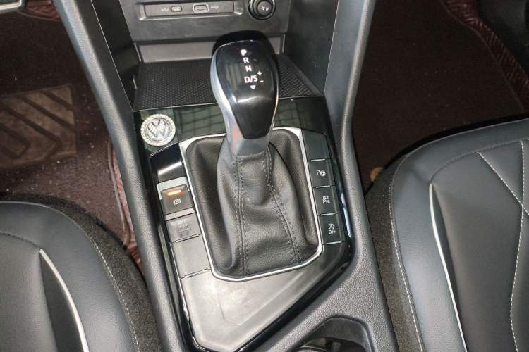 Used Volkswagen Tiguan L 2024 Outstanding Model 330TSI Automatic Two-Wheel Drive R-Line Dragon Glory Edition