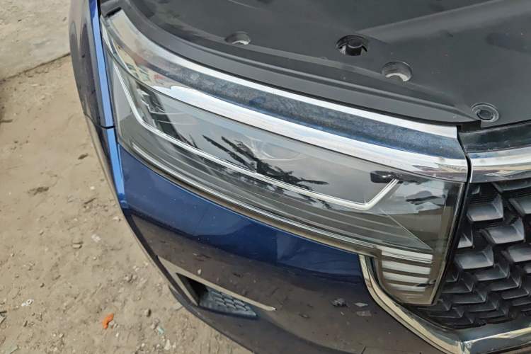 Used Venucia Star 2020 260T Automatic 48V Mild Hybrid Turbocharged Star Edition Right Front Headlight