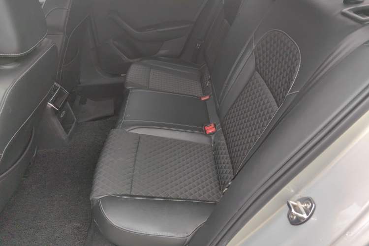 Used Skoda Superb 2018 TSI330 DSG Comfort Edition China V Standard Left Rear Seat