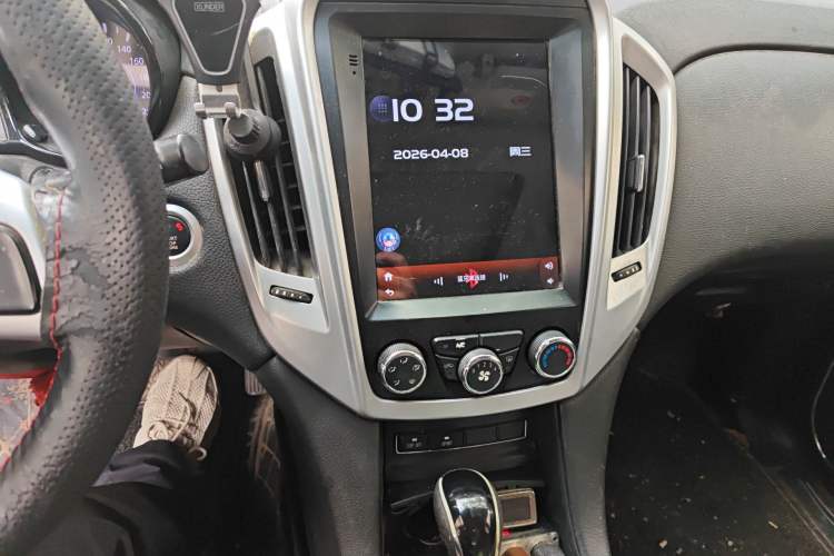 Used JMC Yusheng S350 2013 2.4T Automatic 4x4 Diesel Ultra-Luxury 5-Seater Audio And AC Panel