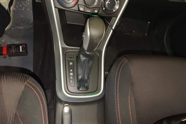 Used Suzuki S-Cross 2015 1.6L CVT Two-Wheel Drive Entry-Level Trim
