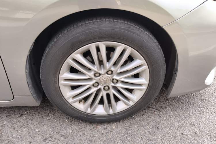 Used Lexus ES 2015 200 Elite Edition Right Front Wheel Hub