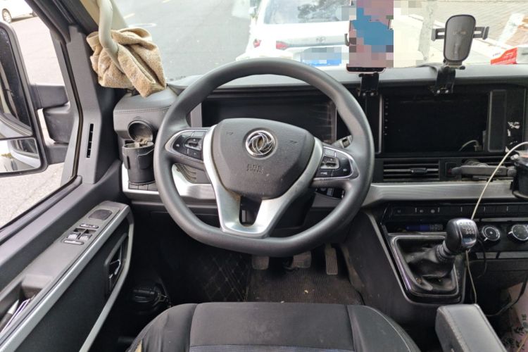 Used Dongfeng Yufeng 2023 V9+ 2.0T Manual Front-Wheel-Drive Multi-Function Mid-Roof Van with 7/8/9 Seats Steering Wheel