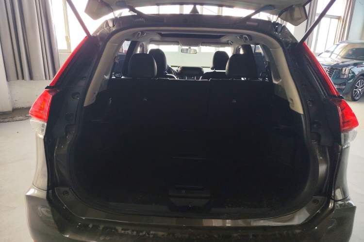 Used Nissan X-Trail 2017 2.5L CVT Leading Edition 4WD
