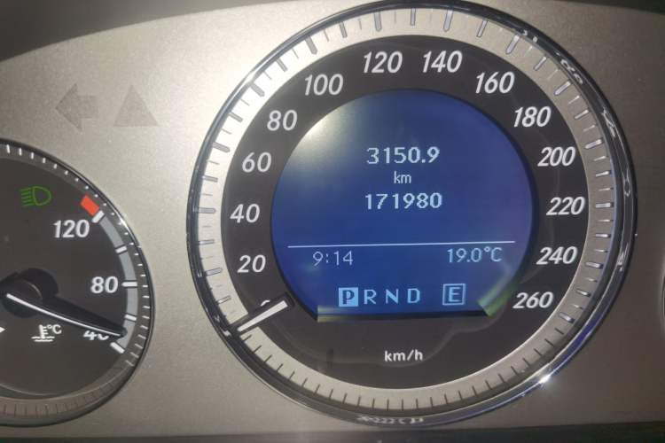 Used Mercedes-Benz GLK-Class 2011 GLK 300 4MATIC Fashion Model Odometer Close Up