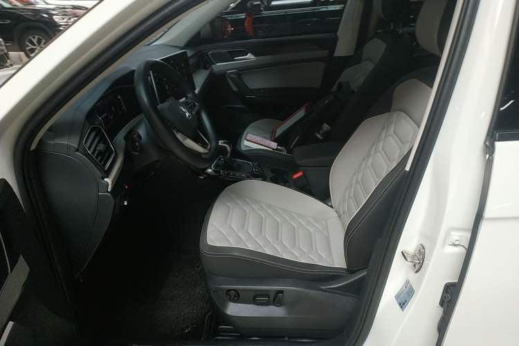 Used Volkswagen Tayron 2024 300TSI Two-Wheel-Drive Luxury Plus Advanced Version Left Front Seat