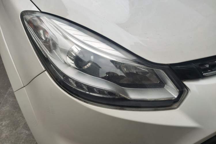 Used JMC Yusheng S350 2016 2.4T Automatic 2WD Diesel Luxury Version with Sunroof 7 Seats
