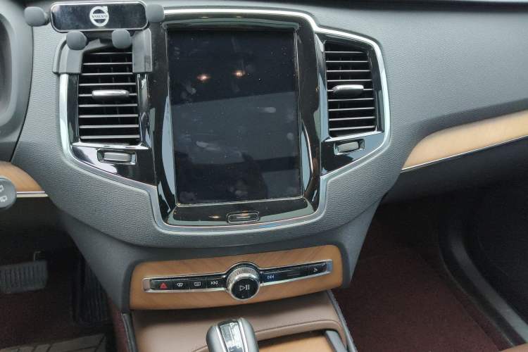 Used Volvo XC90 2020 Facelifted T6 Zhiyi Luxury 7-Seater Audio And AC Panel