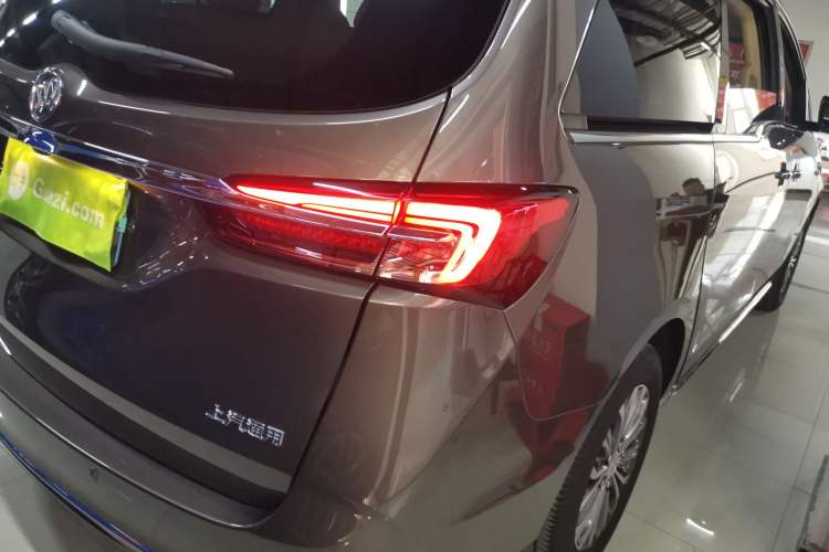 Used Buick GL8 2023 Facelifted Land Cruiser Executive Luxury Version