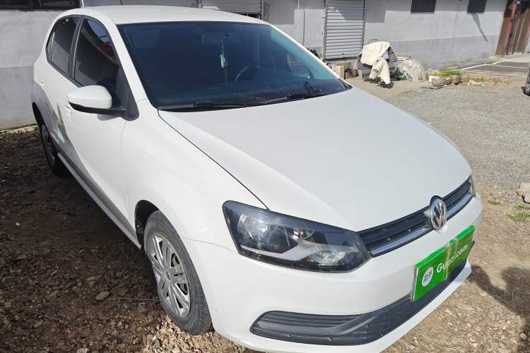 Used Volkswagen Polo 2016 1.4L Manual Fashion Model Front Right 45 Deg