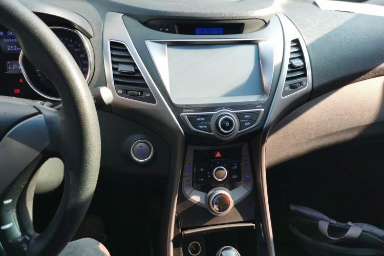 Used Hyundai Elantra (5th Generation / Langdong) 2015 1.6L Automatic Leading Model