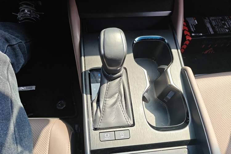 Used Lexus ES 2025 200 Premium Edition Gear Lever