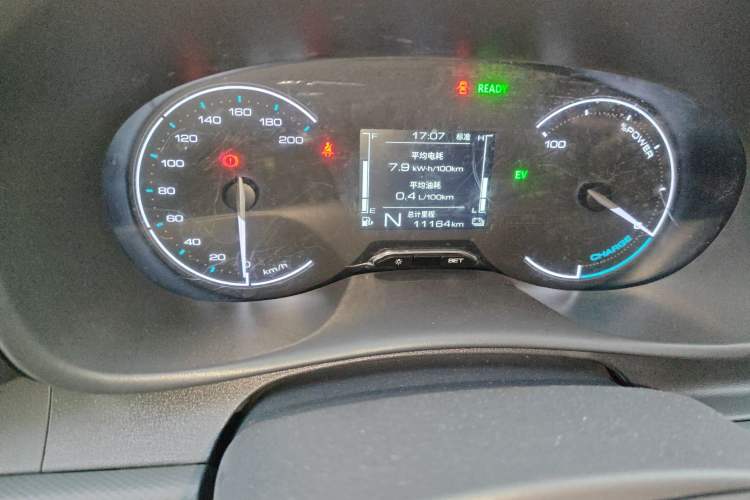 Used Wuling Hongguang New Energy 2025 Extended-Range Hybrid 50 km Utility Version Odometer Close Up